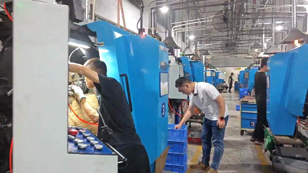 恩創科技-高速壓鑄機引領高效生產新紀元